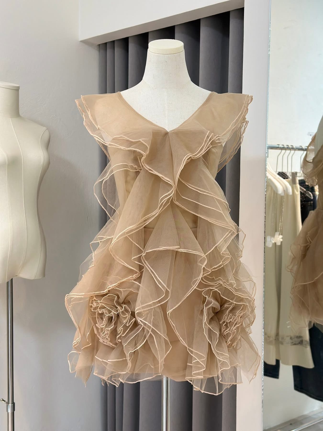 CRÈME PETAL ORGANZA DRESS       เดรสดอกกลีบออร์แกนซ่า
