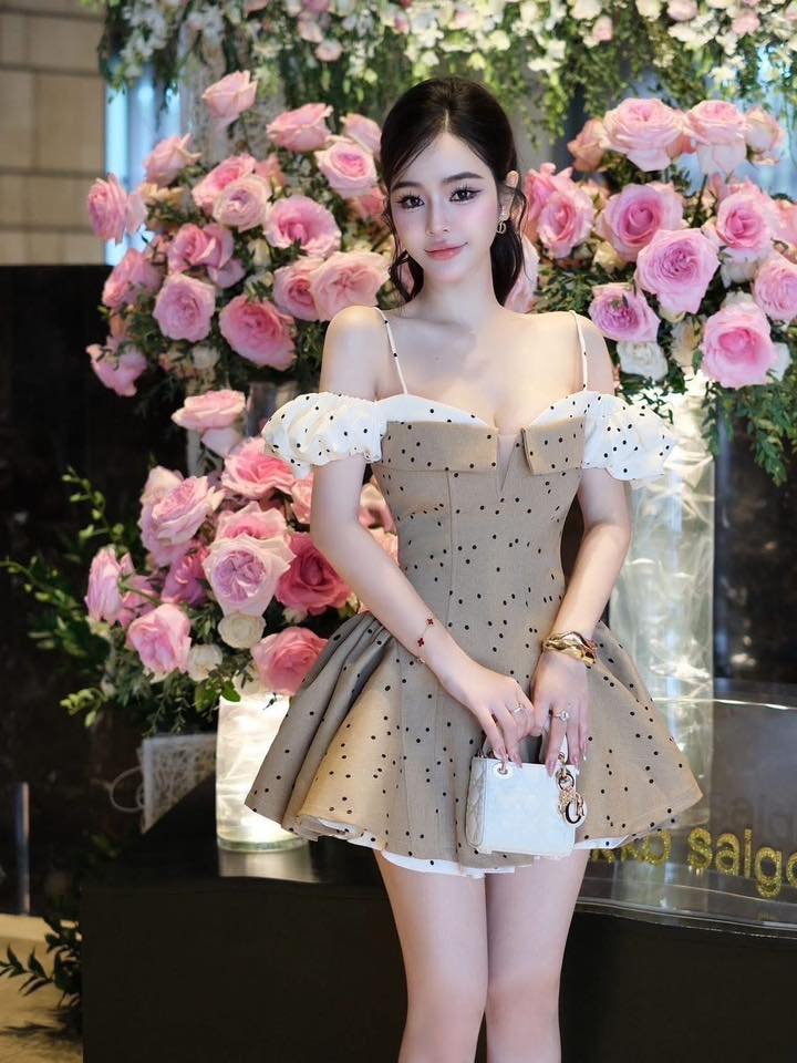 Aileen มินิเดรสสายเดี่ยว ทูโทนลายจุด