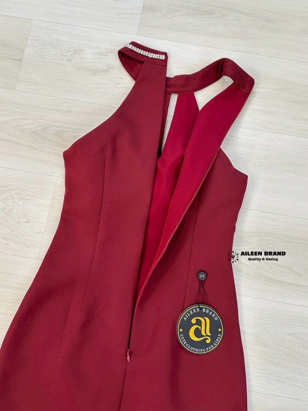 AILEEN: Halter Elegance Dress|เดรสฮอลเตอร์ไวน์แดง